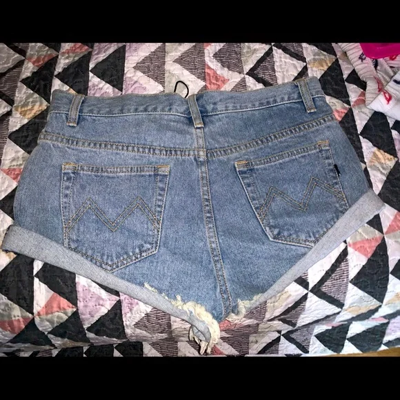 MinkPink shorts - Picture 2 of 2